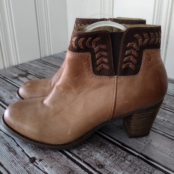 OluKai | NEW Kamahoi Heeled Ankle Boots in Clay (Brown Leather) Size Women's 9 - Picture 8 of 16